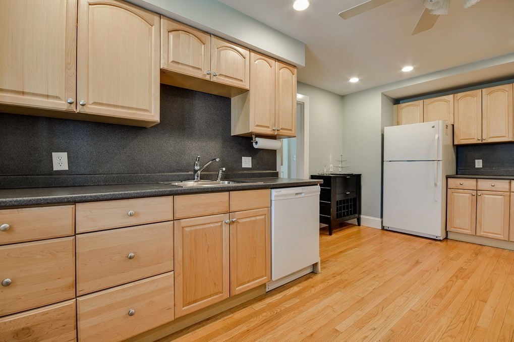 2 bed, 1 bath apartment for rent at 53 Wellington St Unit 3, Waltham — photo 4 of 17