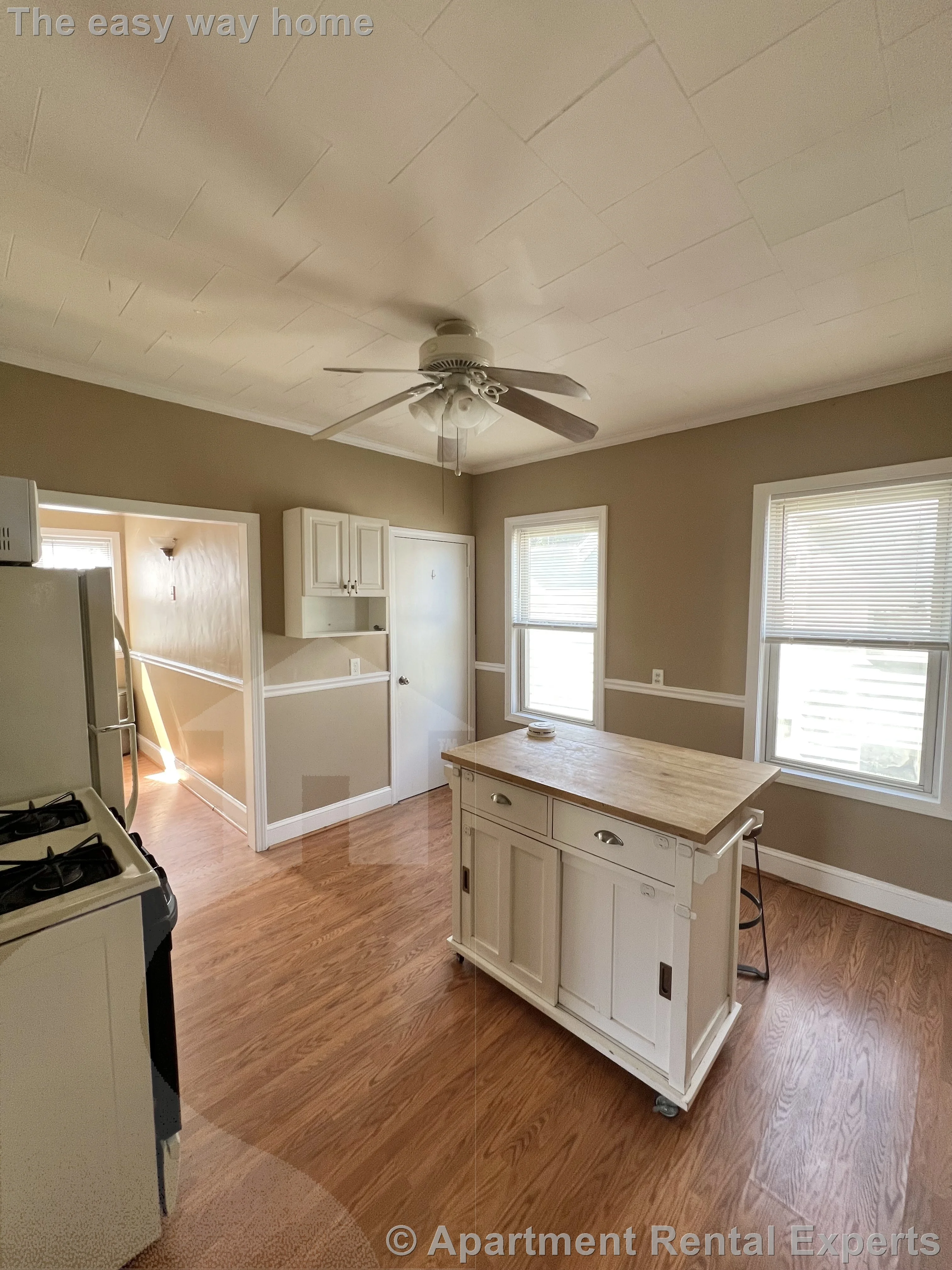 3 bed, 1 bath apartment for rent at 53 Winchester St Unit 2, Tufts — photo 3 of 12
