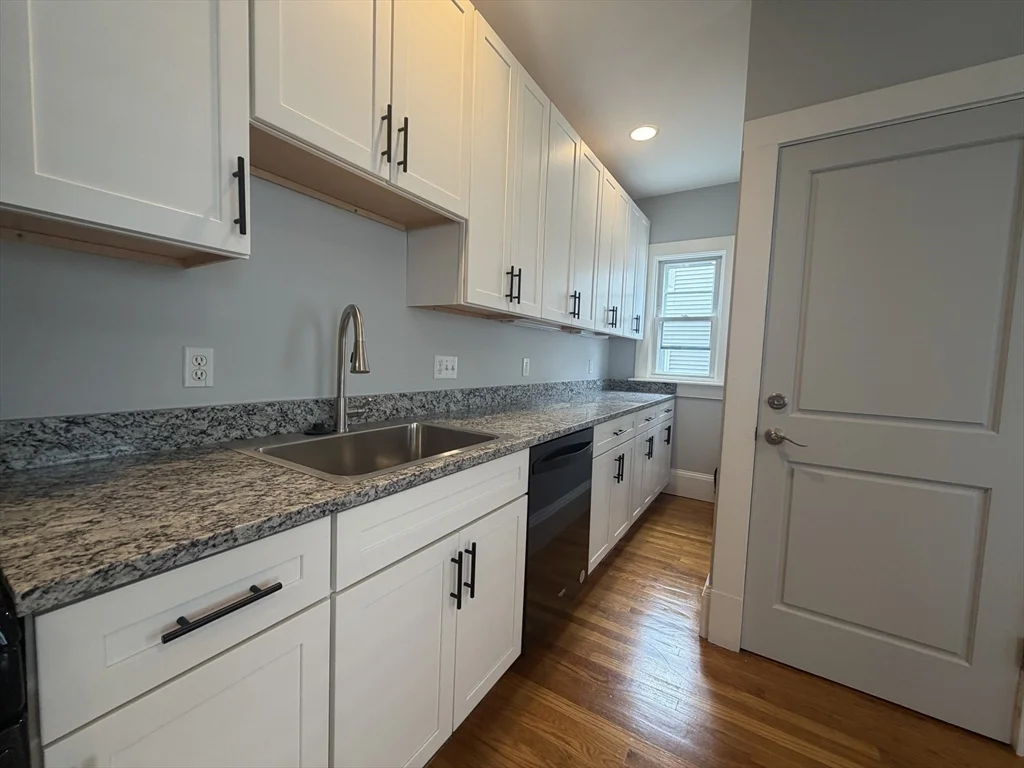 2 bed, 1 bath apartment for rent at 53 Winthrop Shore Dr Unit 1, Winthrop — photo 3 of 17