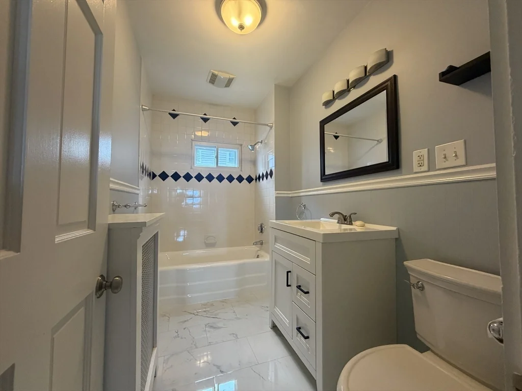 2 bed, 1 bath apartment for rent at 53 Winthrop Shore Dr Unit 1, Winthrop — photo 5 of 17