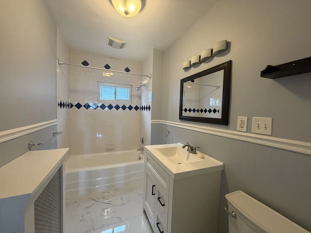 2 bed, 1 bath apartment for rent at 53 Winthrop Shore Dr Unit 1, Winthrop — photo 6 of 17