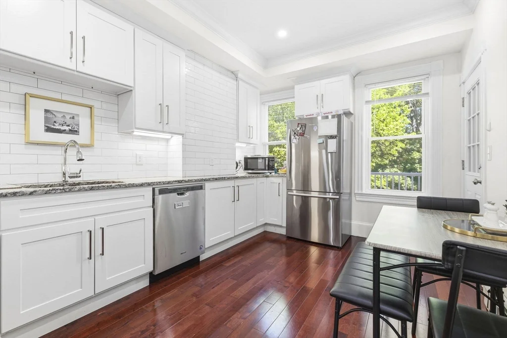 3 bed, 1 bath apartment for rent at 530-532 E Sixth St Unit 3, South Boston — photo 3 of 14