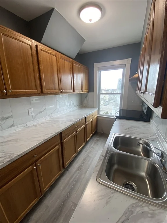 3 bed, 1 bath apartment for rent at 530 Bolton St Unit 3, West — photo 4 of 18