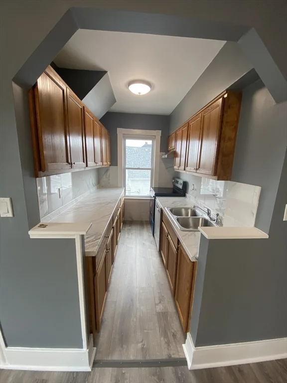 3 bed, 1 bath apartment for rent at 530 Bolton St Unit 3, West — photo 2 of 18