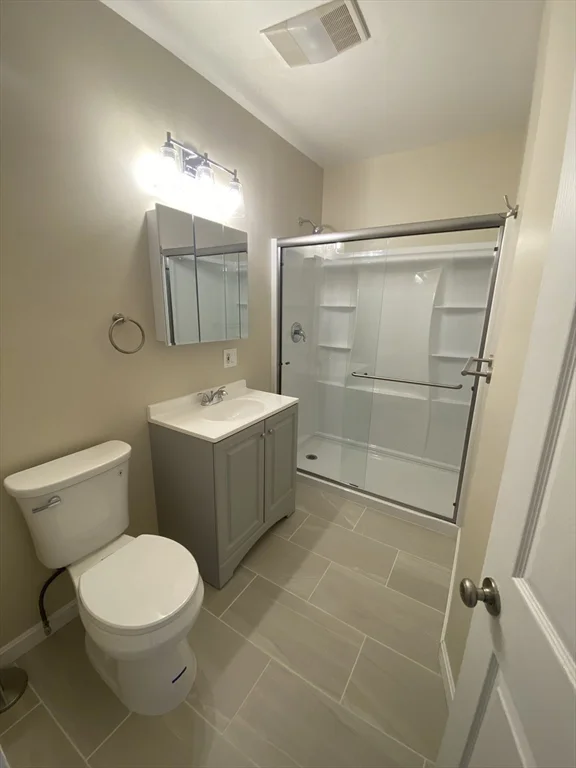 3 bed, 1 bath apartment for rent at 530 Bolton St Unit 3, West — photo 14 of 18