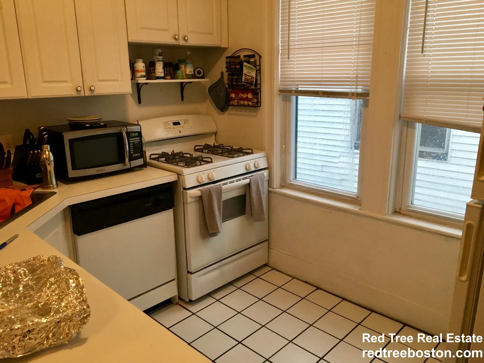 3 bed, 1 bath apartment for rent at 530 Cambridge St Unit 3, Brighton — photo 1 of 15
