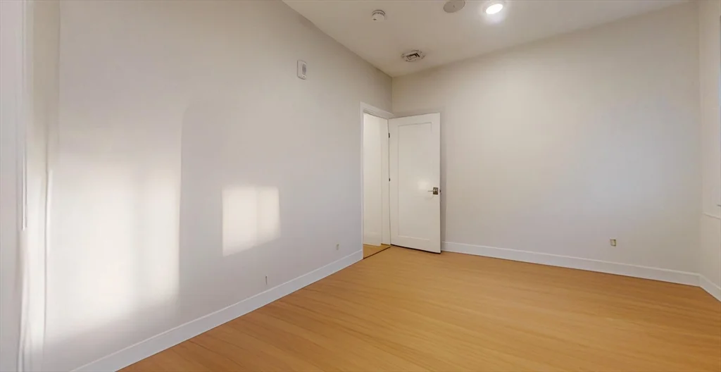 1 bed, 1 bath apartment for rent at 530 Dorchester Unit 2, South Boston — photo 4 of 7