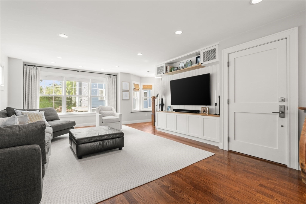 3 bed, 2 bath apartment for rent at 530 E 3rd St Unit 2, South Boston — photo 7 of 29