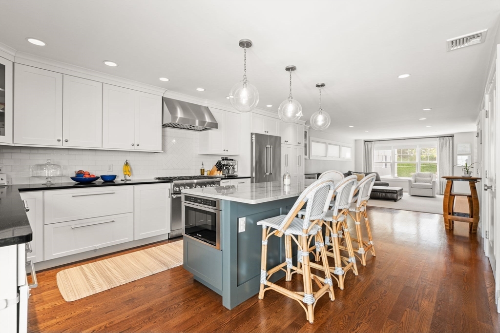 3 bed, 2 bath apartment for rent at 530 E 3rd St Unit 2, South Boston — photo 4 of 29