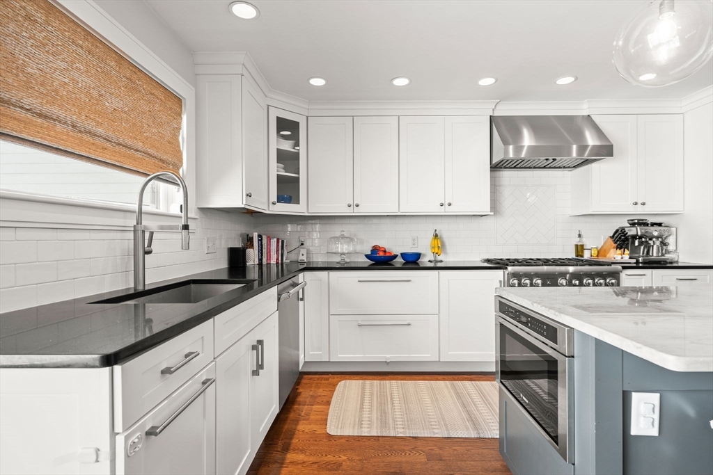 3 bed, 2 bath apartment for rent at 530 E 3rd St Unit 2, South Boston — photo 2 of 29