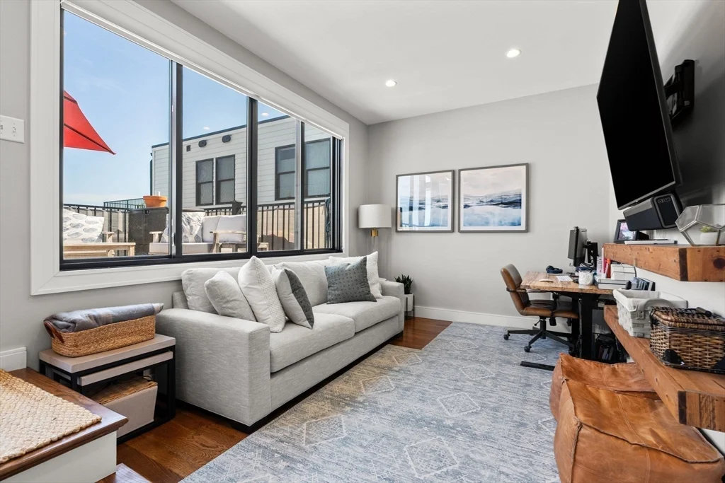 3 bed, 2 bath apartment for rent at 530 E 3rd St Unit PH, South Boston — photo 17 of 23