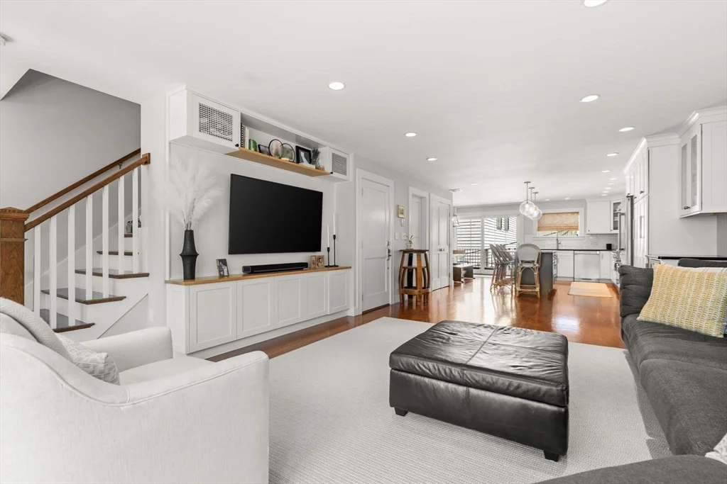 3 bed, 2 bath apartment for rent at 530 E 3rd St Unit PH, South Boston — photo 6 of 23