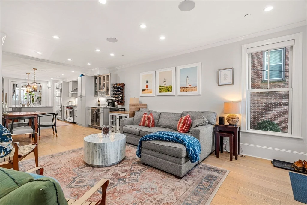 3 bed, 3 bath apartment for rent at 530 East Broadway Unit 1, South Boston — photo 4 of 24