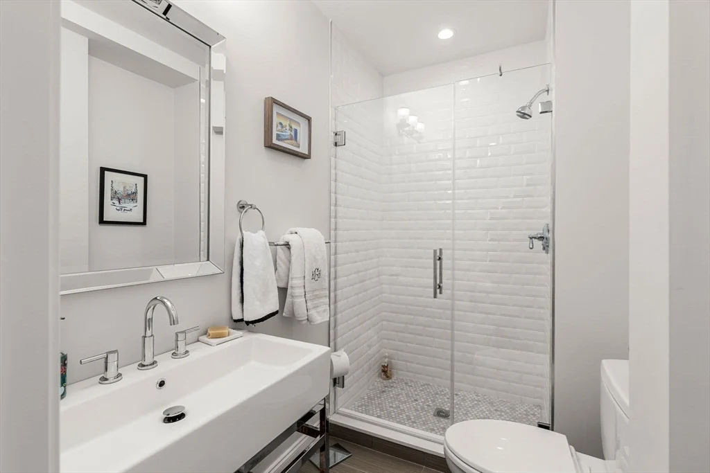 3 bed, 3 bath apartment for rent at 530 East Broadway Unit 1, South Boston — photo 11 of 24