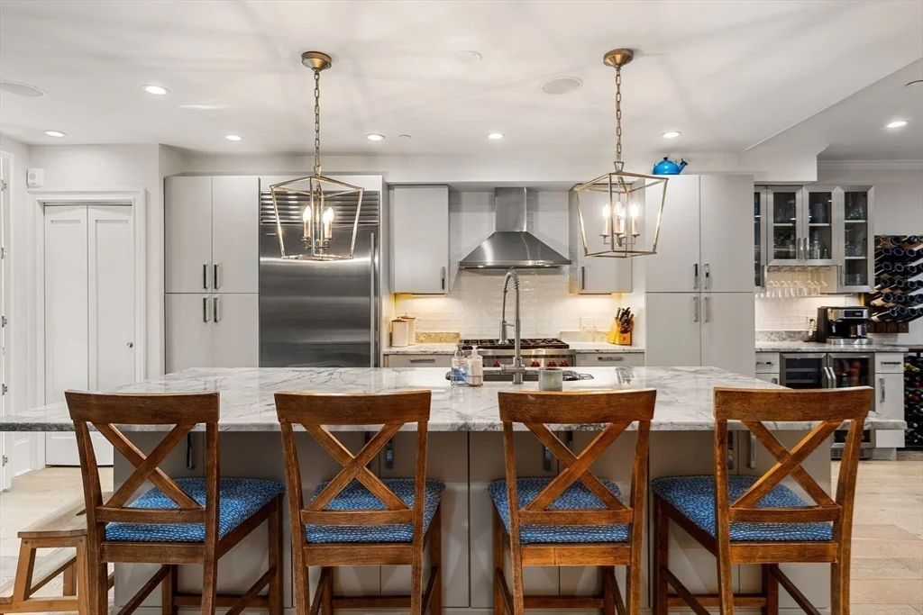 3 bed, 3 bath apartment for rent at 530 East Broadway Unit 1, South Boston — photo 8 of 24
