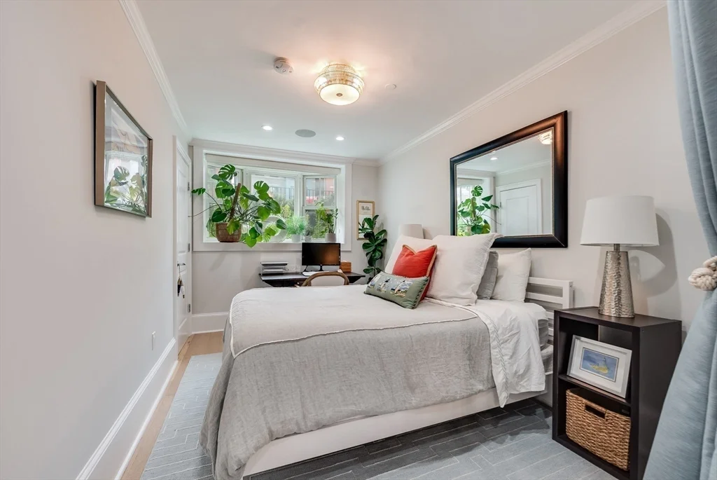 3 bed, 3 bath apartment for rent at 530 East Broadway Unit 1, South Boston — photo 10 of 24
