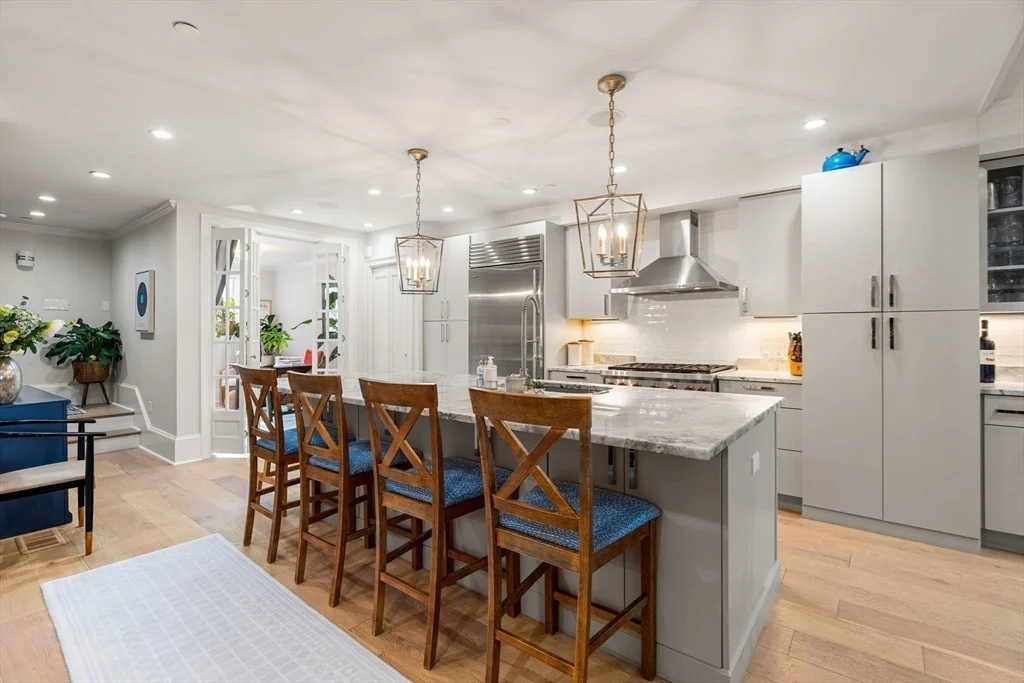 3 bed, 3 bath apartment for rent at 530 East Broadway Unit 1, South Boston — photo 7 of 24