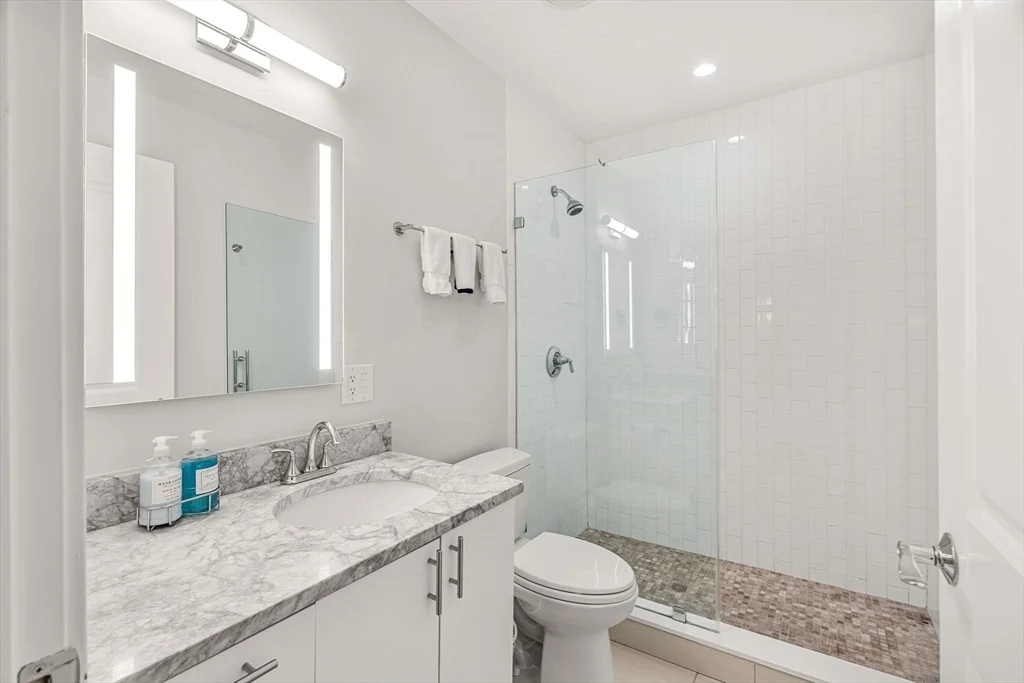 3 bed, 3 bath apartment for rent at 530 East Broadway Unit 1, South Boston — photo 17 of 24