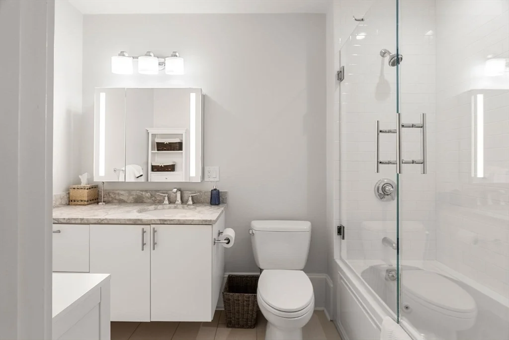 3 bed, 3 bath apartment for rent at 530 East Broadway Unit 1, South Boston — photo 14 of 24