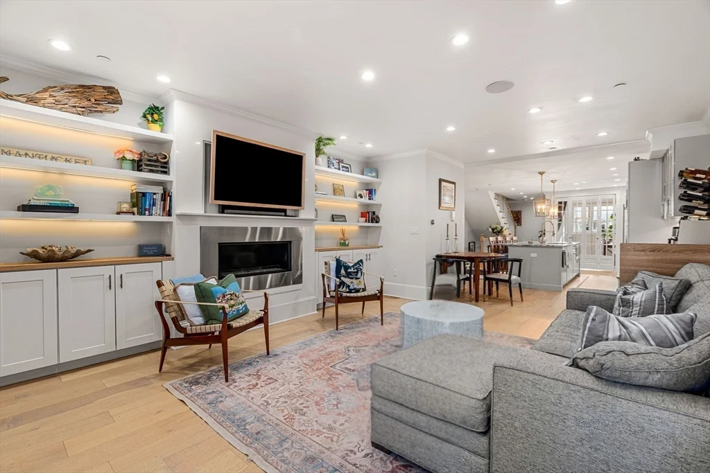 3 bed, 3 bath apartment for rent at 530 East Broadway Unit 1, South Boston — photo 1 of 24