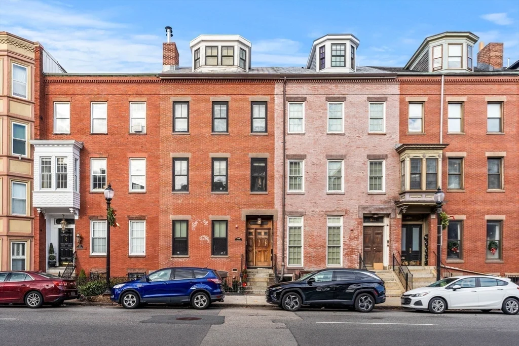 3 bed, 3 bath apartment for rent at 530 East Broadway Unit 1, South Boston — photo 23 of 24