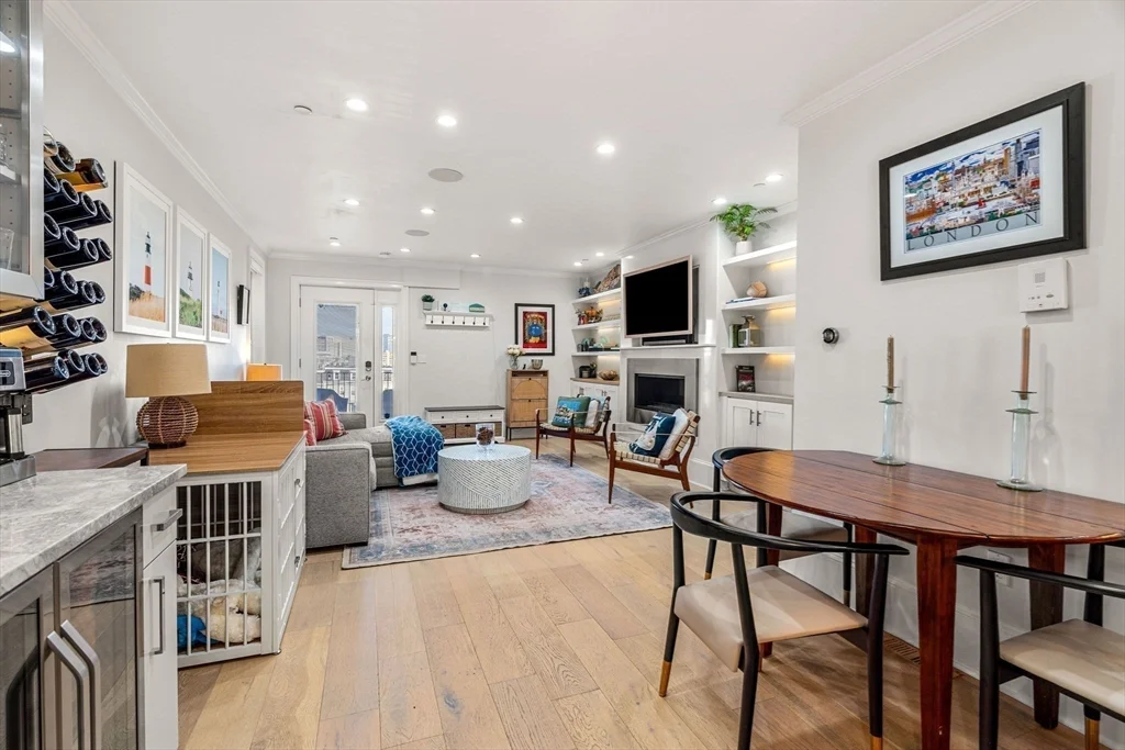 3 bed, 3 bath apartment for rent at 530 East Broadway Unit 1, South Boston — photo 5 of 24