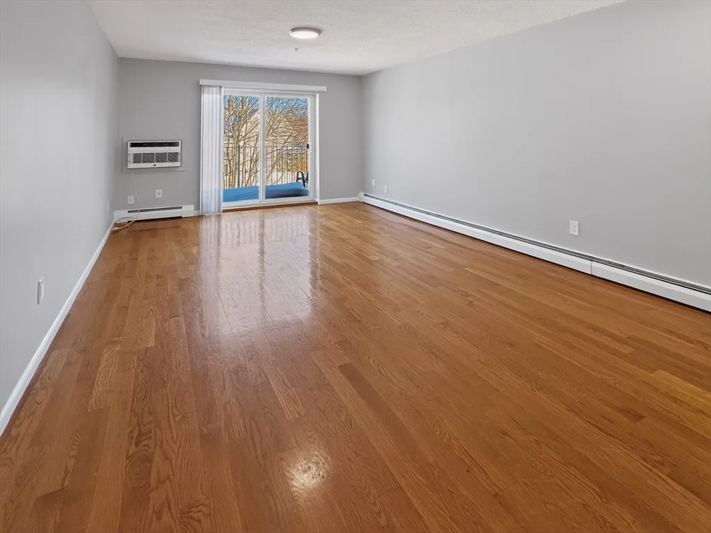 1 bed, 1 bath apartment for rent at 530 Willard Unit 405, Quincy — photo 2 of 7