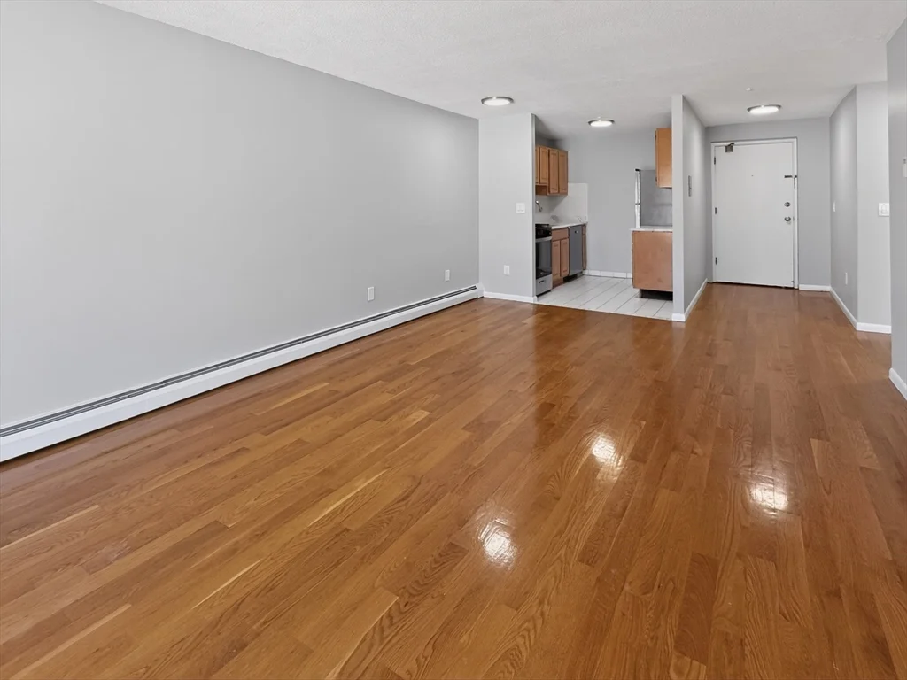 1 bed, 1 bath apartment for rent at 530 Willard Unit 405, Quincy — photo 3 of 7