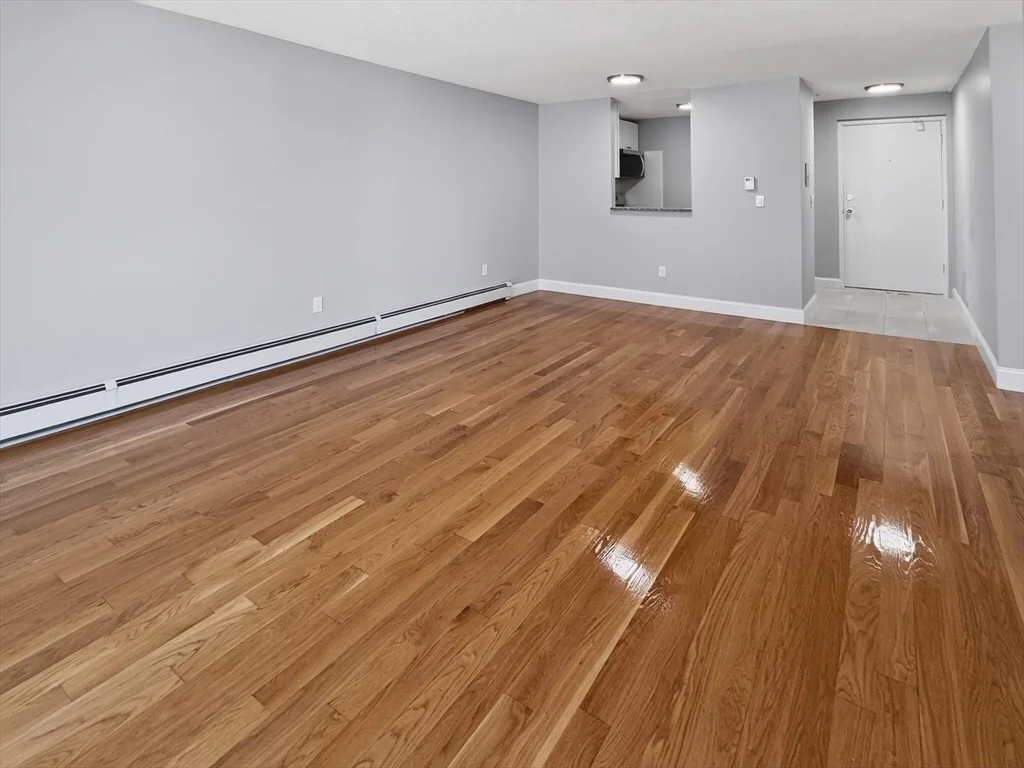 2 bed, 1 bath apartment for rent at 530 Willard Unit 409, Quincy — photo 3 of 9
