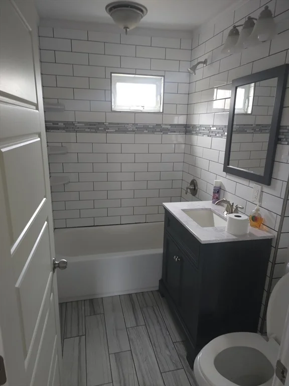 3 bed, 1 bath apartment for rent at 531 Berkshire Ave Unit 2, Pine Pt Bstn Rd — photo 4 of 9