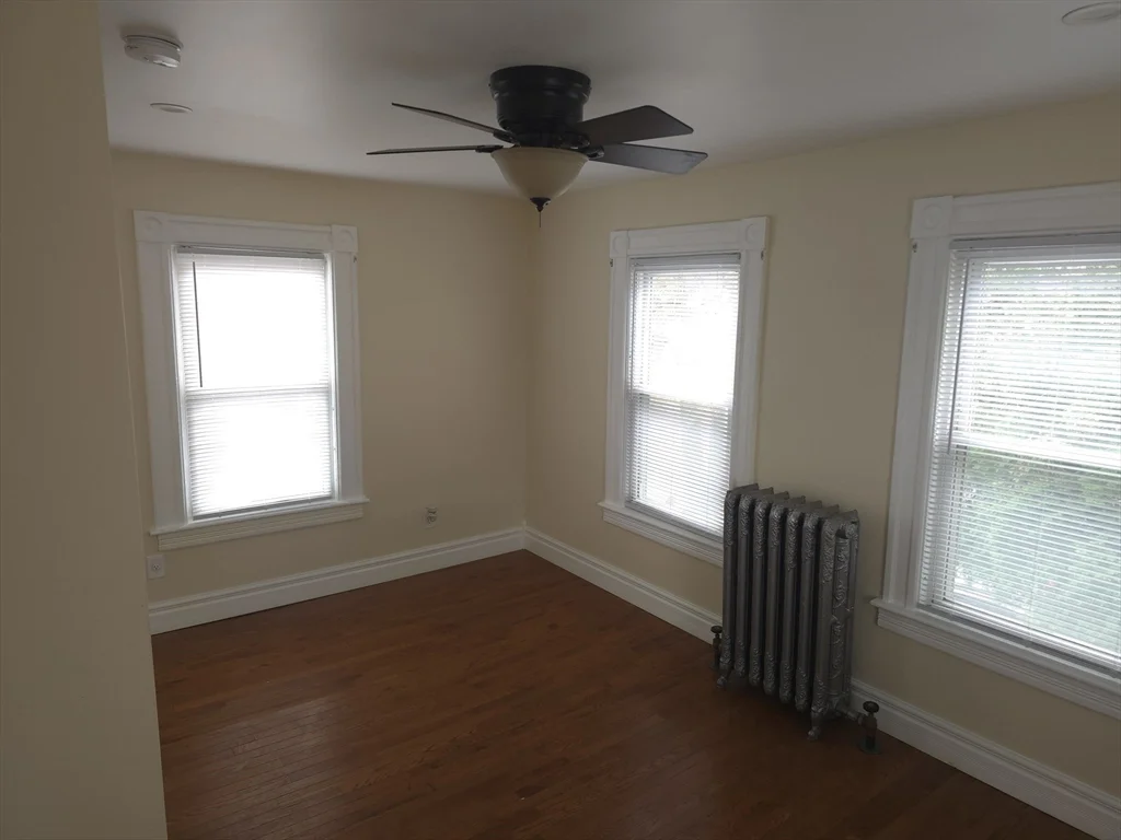 3 bed, 1 bath apartment for rent at 531 Berkshire Ave Unit 2, Pine Pt Bstn Rd — photo 5 of 9