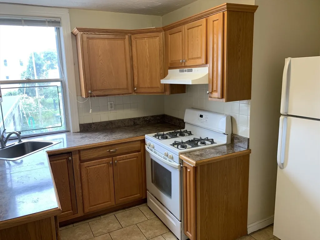 2 bed, 1.5 bath apartment for rent at 531 Cambridge St Unit 2, East Cambridge — photo 5 of 8