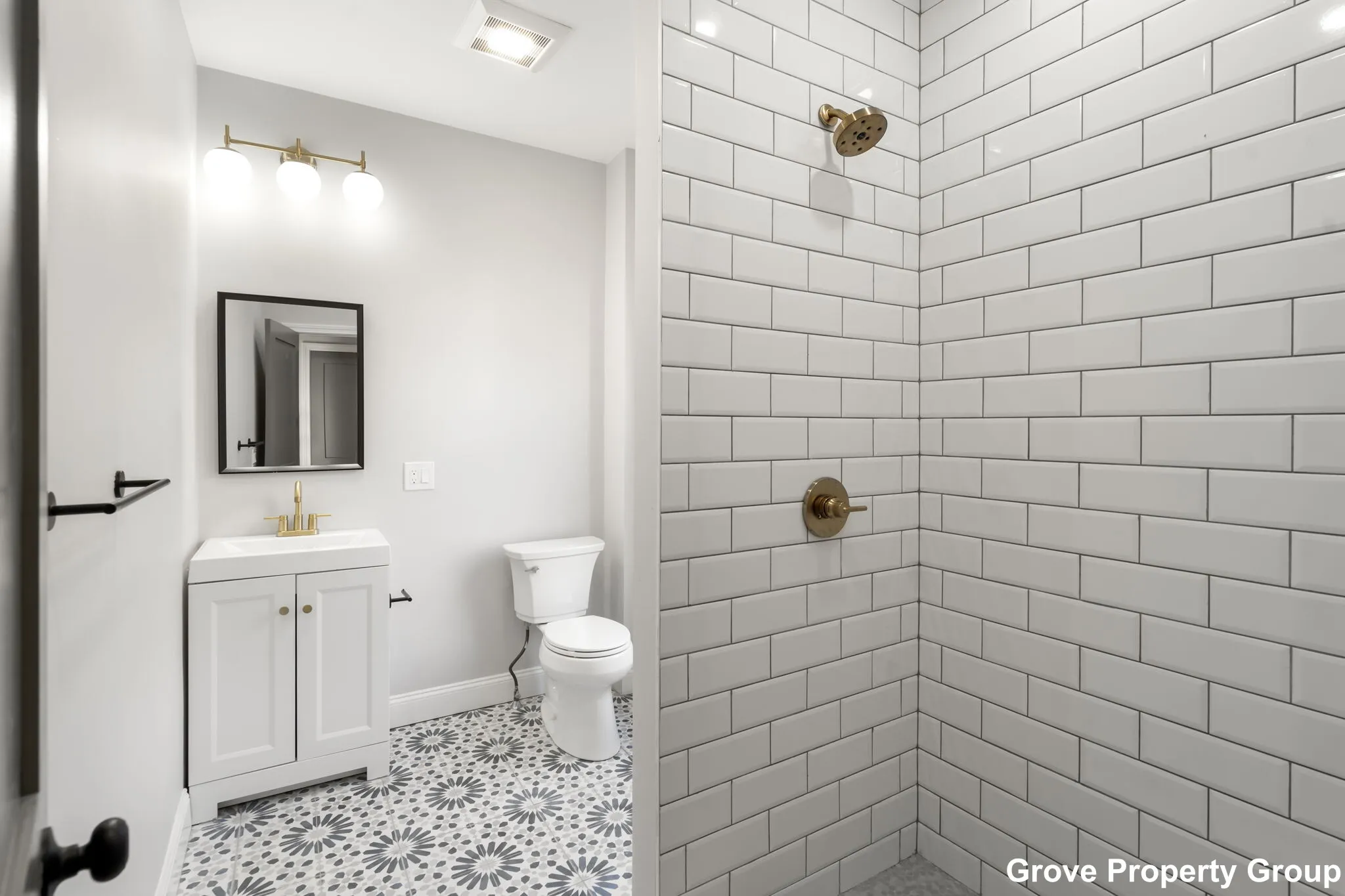 5 bed, 2 bath apartment for rent at 531 East 5th St Unit 1, South Boston — photo 12 of 24