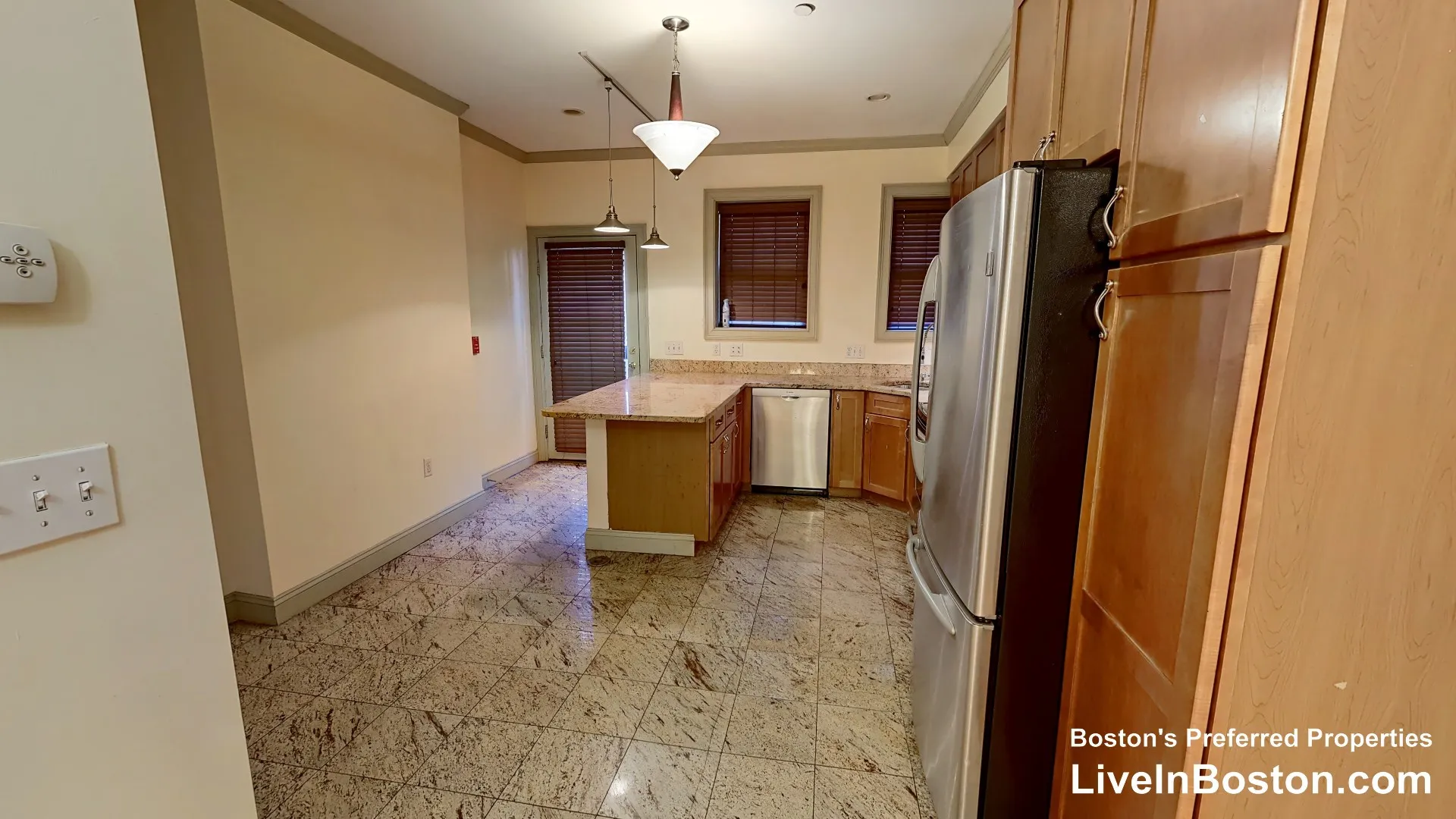 4 bed, 3 bath apartment for rent at 531 Newbury St Unit 1, Fenway — photo 2 of 10