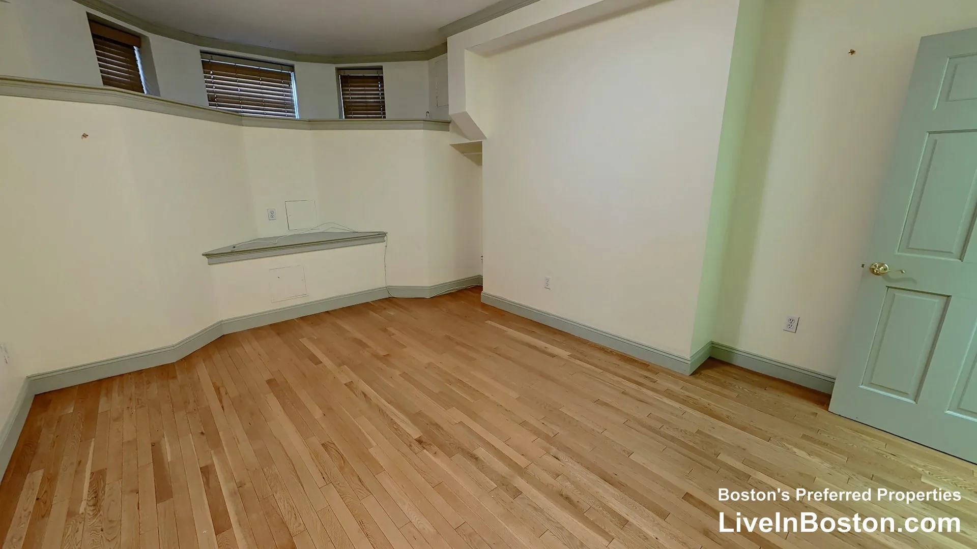 4 bed, 3 bath apartment for rent at 531 Newbury St Unit 1, Fenway — photo 7 of 10