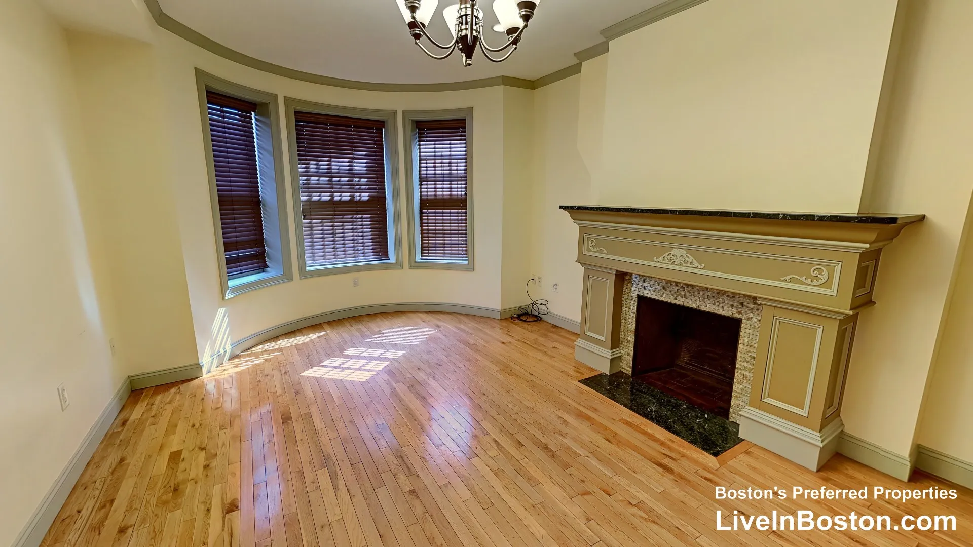 4 bed, 3 bath apartment for rent at 531 Newbury St Unit 1, Fenway — photo 4 of 10