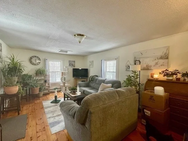 1 bed, 1 bath apartment for rent at 531 Summer St Unit Apt 2, Barre — photo 1 of 10