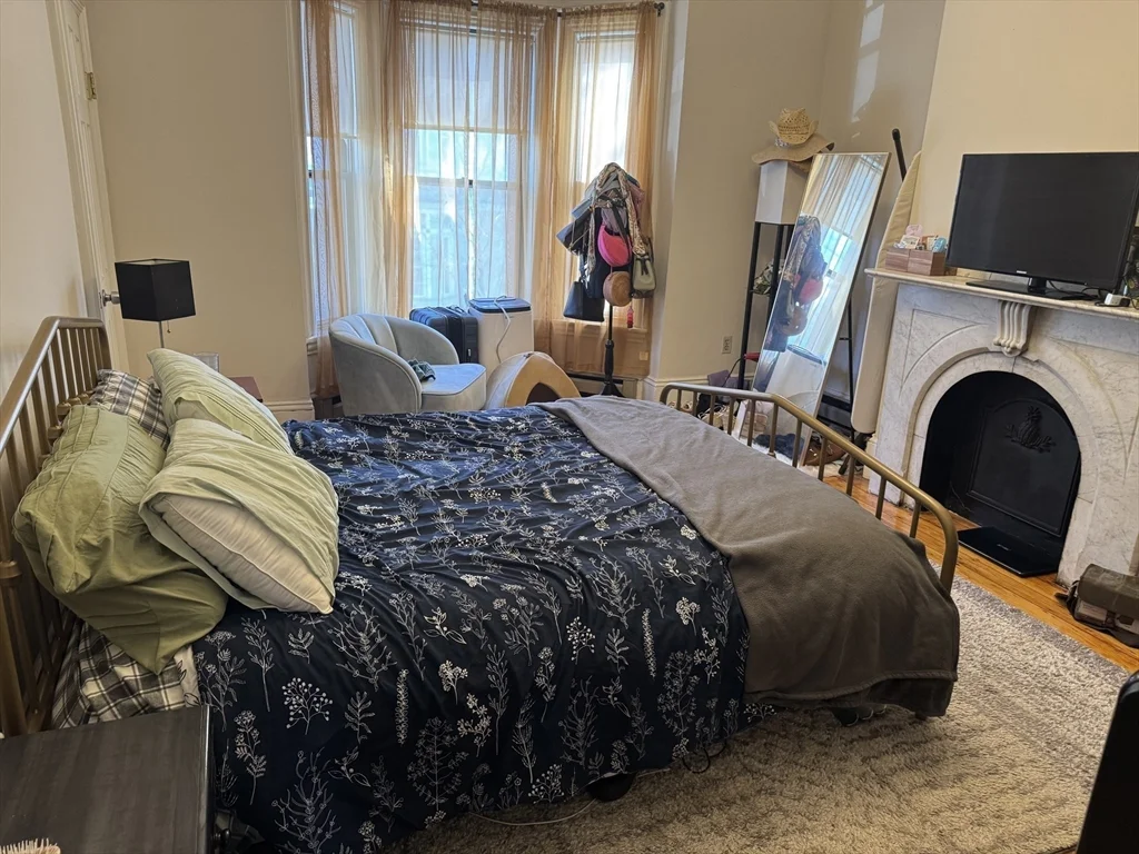 1 bed, 1 bath apartment for rent at 532 East 5th Unit 2, South Boston — photo 4 of 8