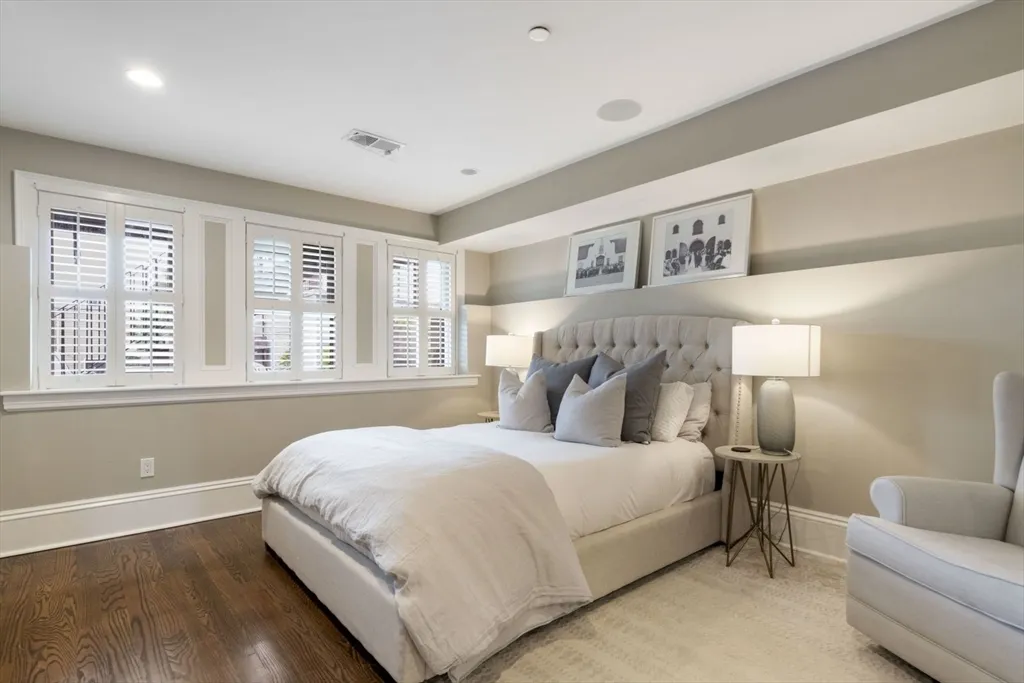 3 bed, 3 bath apartment for rent at 532 East Broadway Unit 1, South Boston — photo 8 of 22
