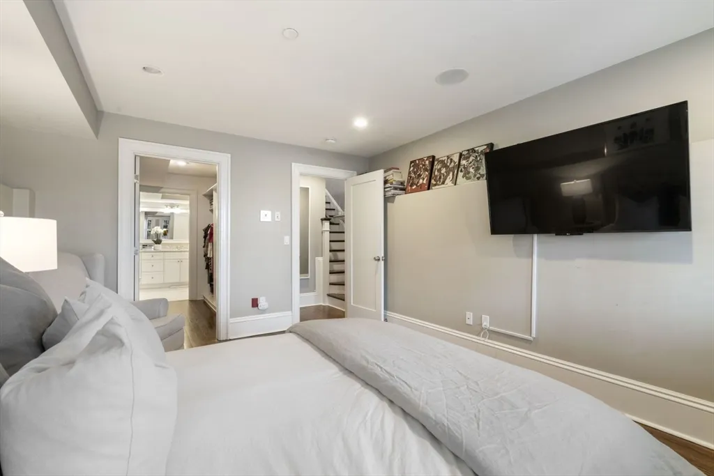 3 bed, 3 bath apartment for rent at 532 East Broadway Unit 1, South Boston — photo 9 of 22