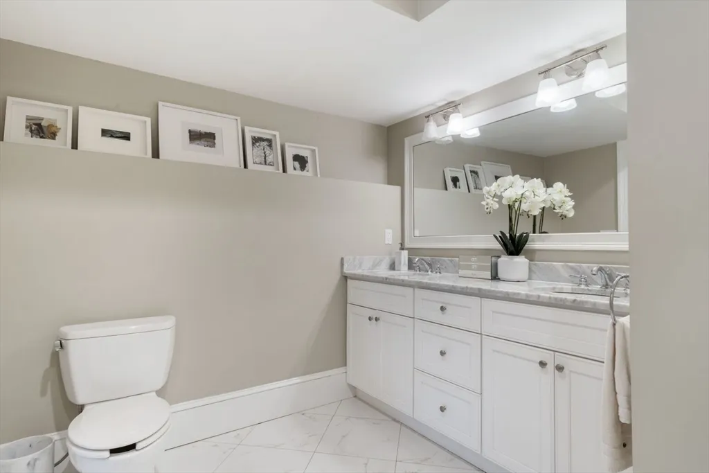 3 bed, 3 bath apartment for rent at 532 East Broadway Unit 1, South Boston — photo 11 of 22