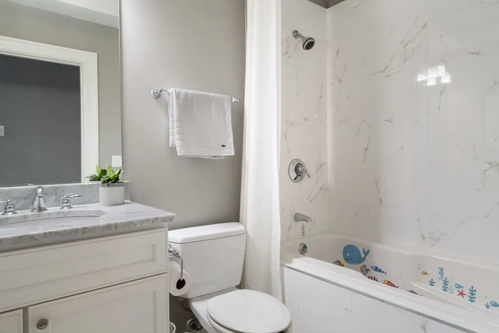 3 bed, 3 bath apartment for rent at 532 East Broadway Unit 1, South Boston — photo 19 of 22