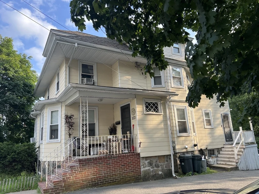 4 bed, 1 bath apartment for rent at 533-535 Main St Unit 533, Stoneham — photo 6 of 9