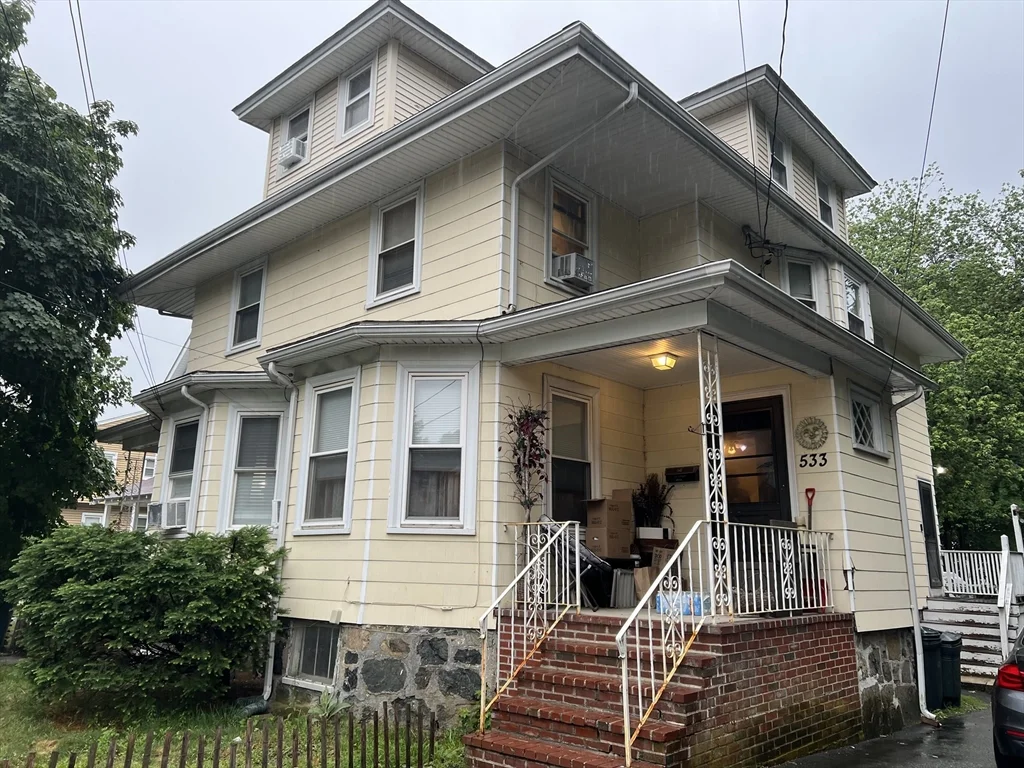 4 bed, 1 bath apartment for rent at 533-535 Main St Unit 533, Stoneham