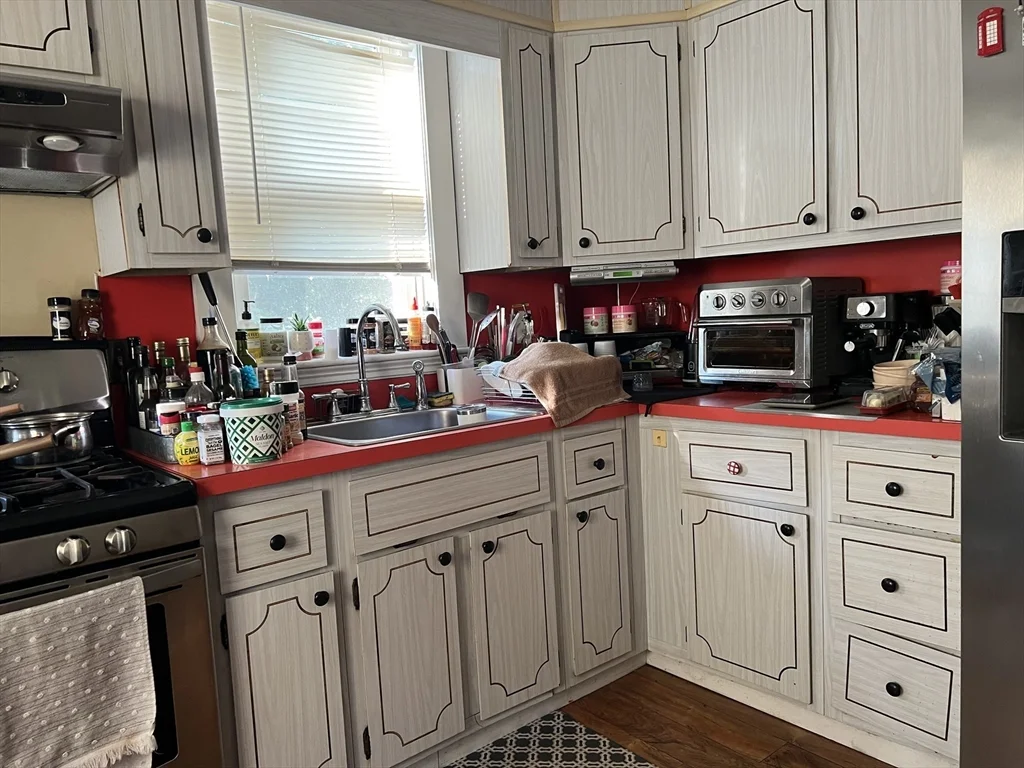 4 bed, 1 bath apartment for rent at 533-535 Main St Unit 533, Stoneham — photo 4 of 9