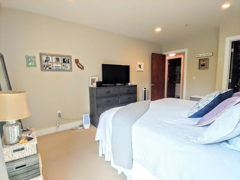 1 bed, 1 bath apartment for rent at 533 Cambridge St Unit 302, Oak Square — photo 15 of 24