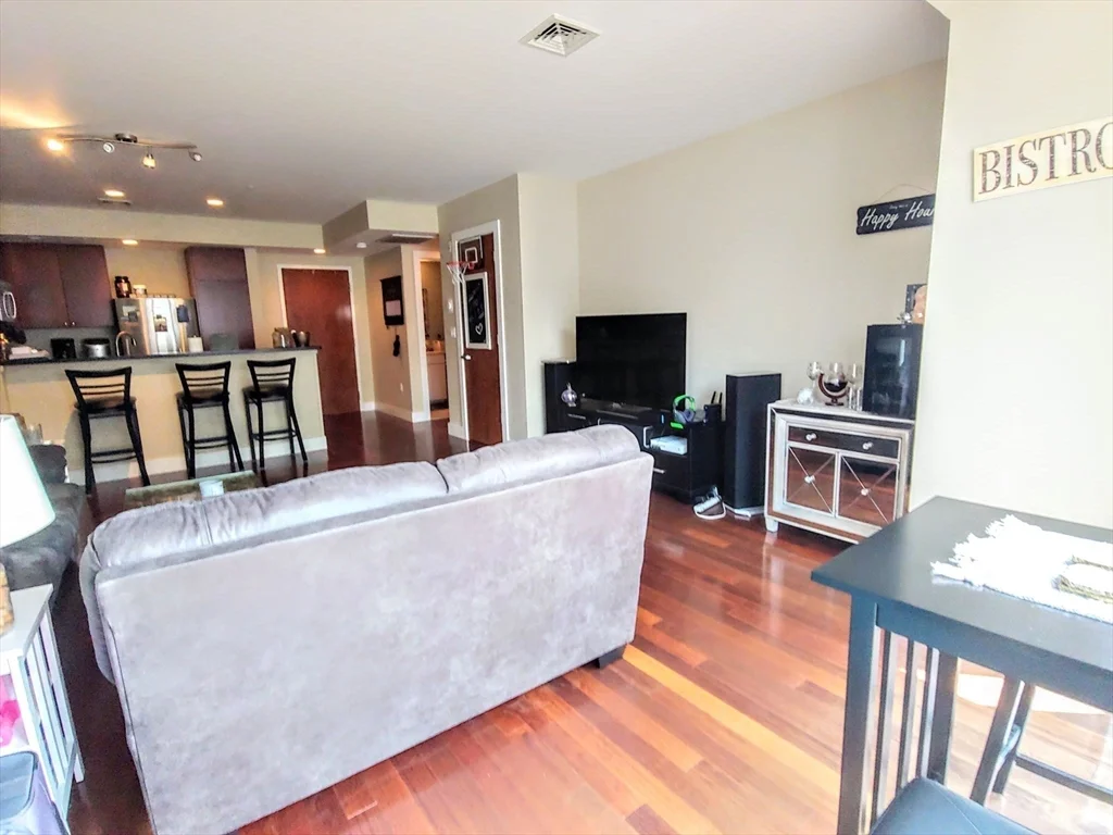1 bed, 1 bath apartment for rent at 533 Cambridge St Unit 302, Oak Square — photo 6 of 24