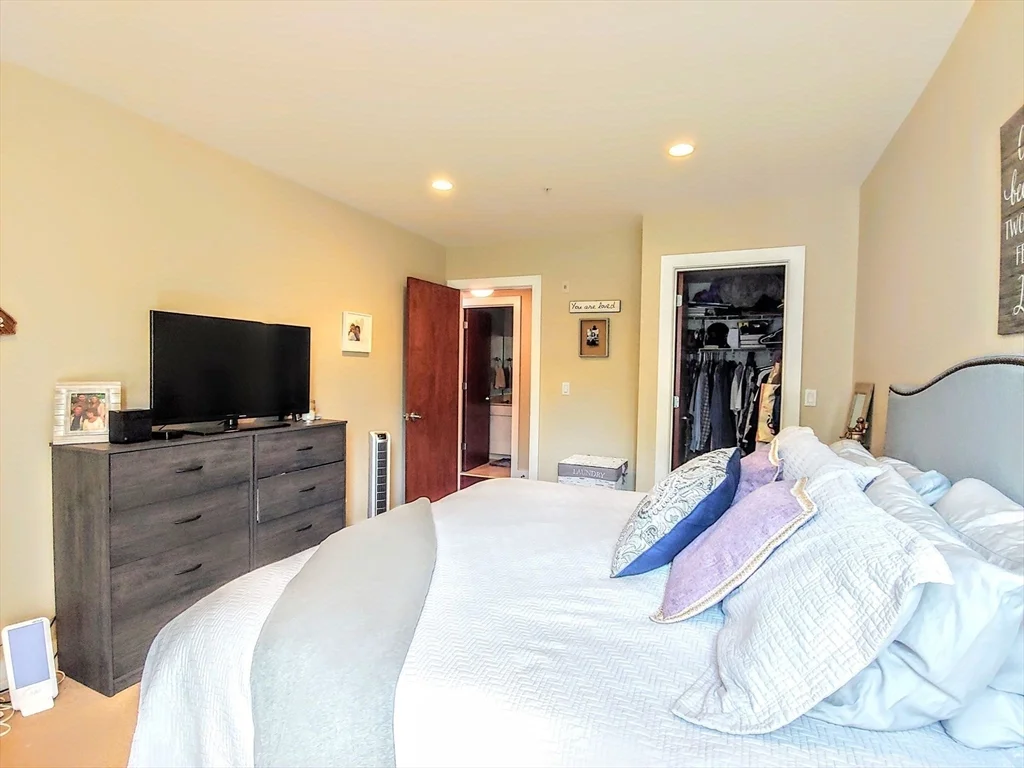 1 bed, 1 bath apartment for rent at 533 Cambridge St Unit 302, Oak Square — photo 16 of 24