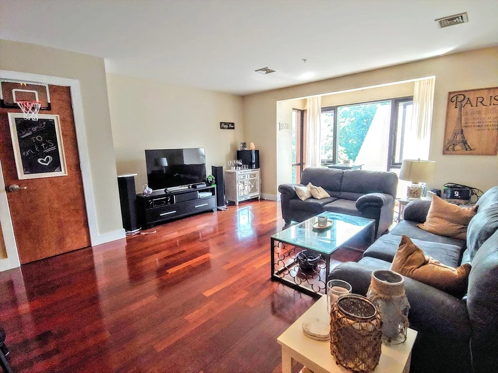 1 bed, 1 bath apartment for rent at 533 Cambridge St Unit 302, Oak Square — photo 5 of 24