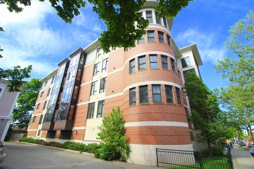1 bed, 1 bath apartment for rent at 533 Cambridge St Unit 302, Oak Square